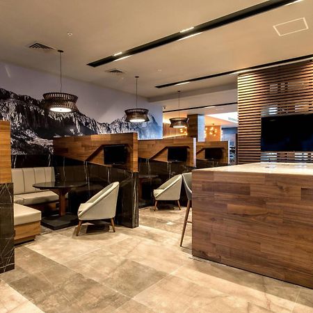 Courtyard By Marriott San Luis Potosi, Los Lagos Buitenkant foto