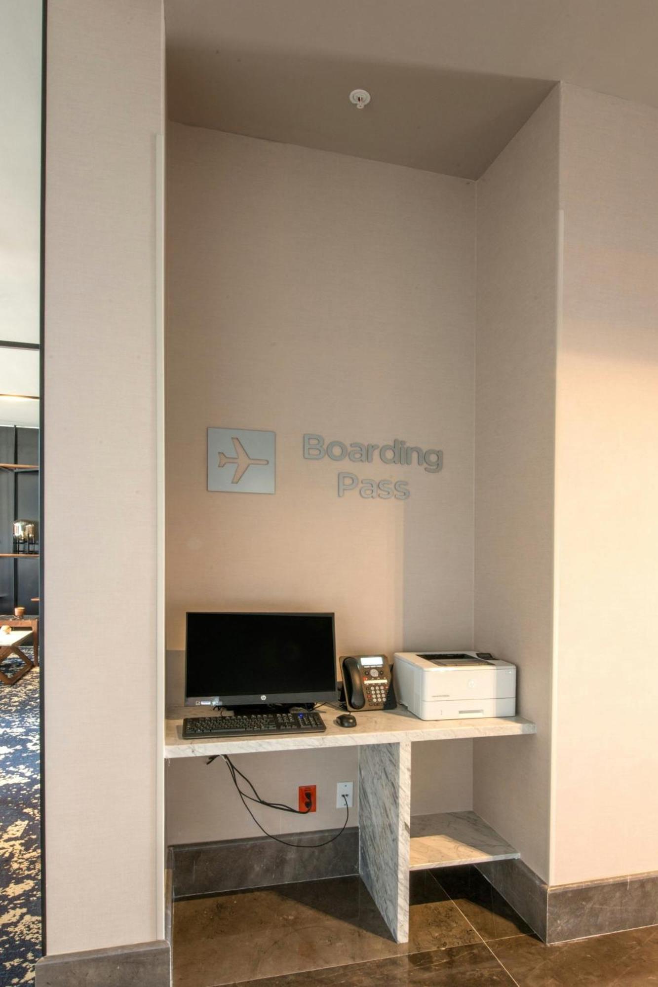 Courtyard By Marriott San Luis Potosi, Los Lagos Buitenkant foto