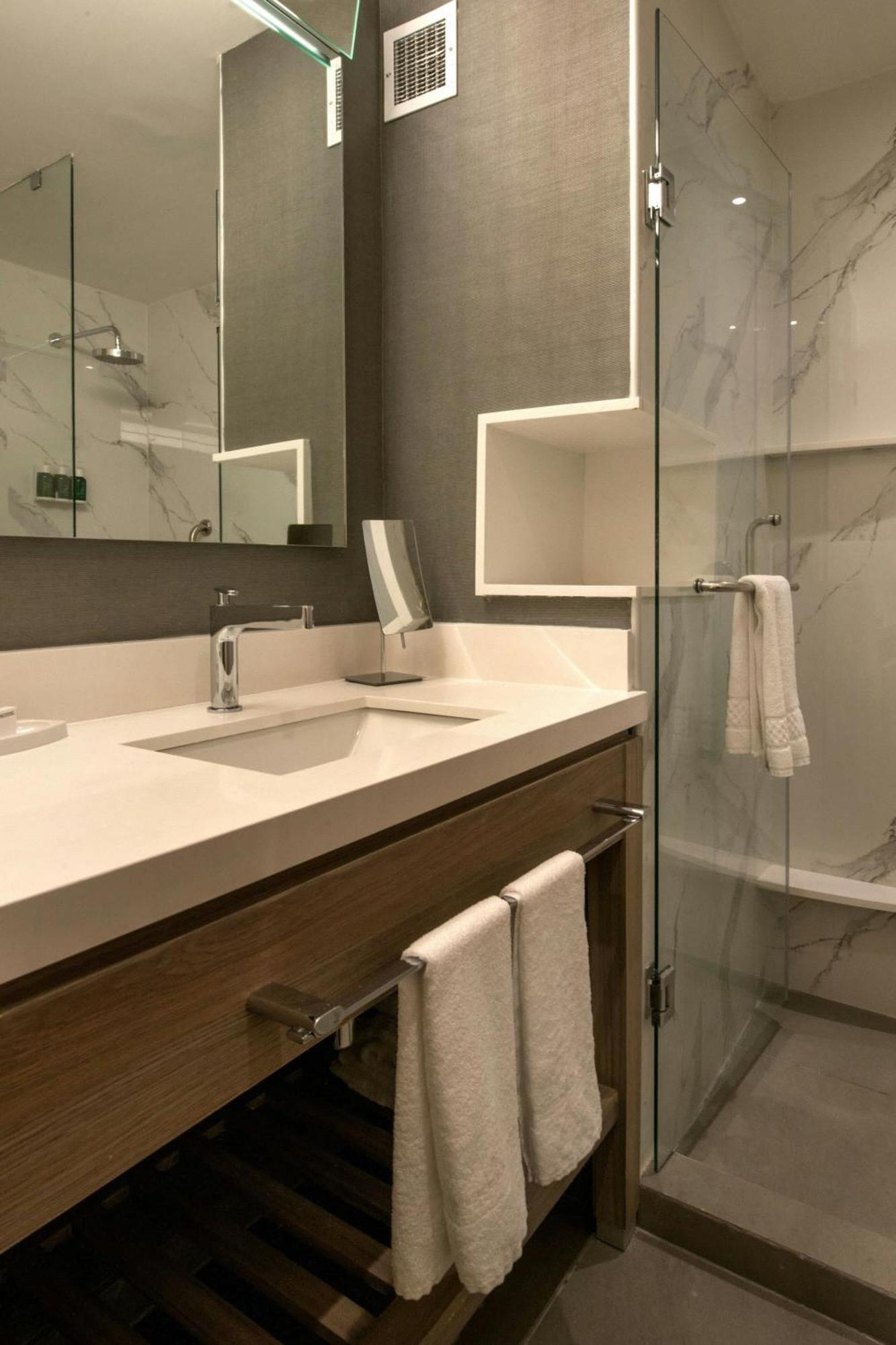 Courtyard By Marriott San Luis Potosi, Los Lagos Buitenkant foto