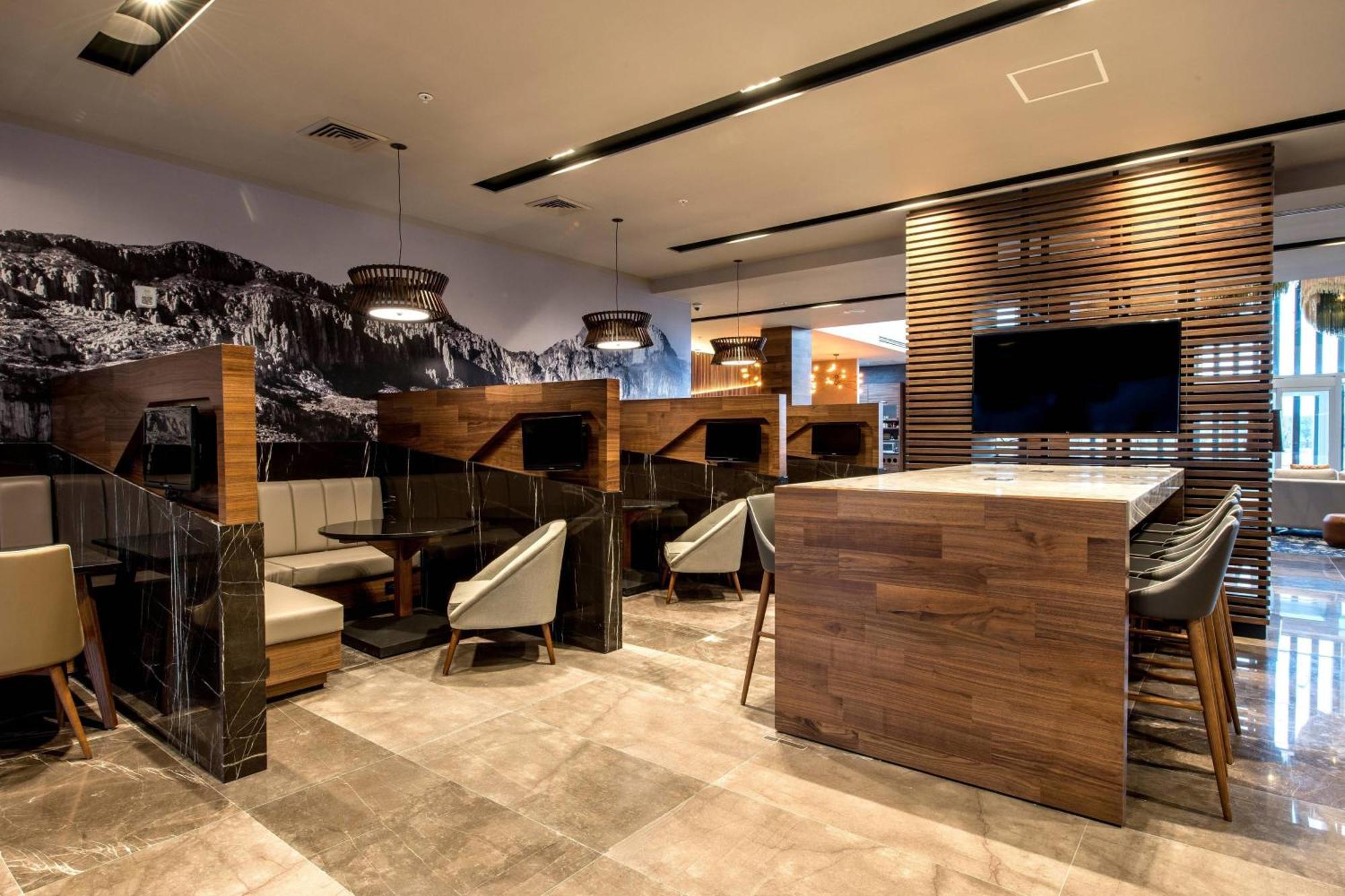 Courtyard By Marriott San Luis Potosi, Los Lagos Buitenkant foto