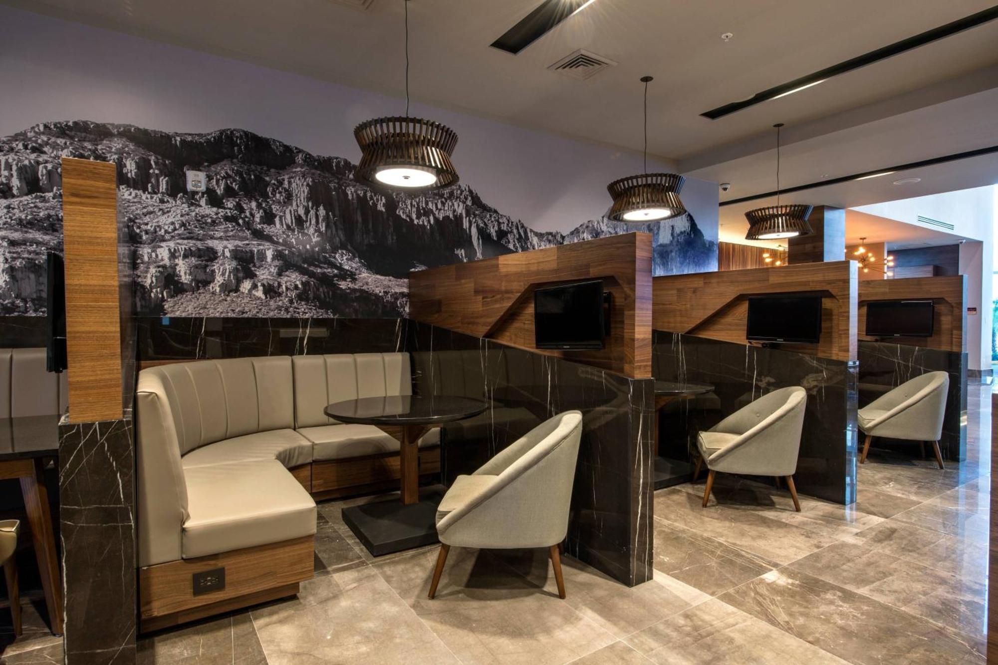 Courtyard By Marriott San Luis Potosi, Los Lagos Buitenkant foto