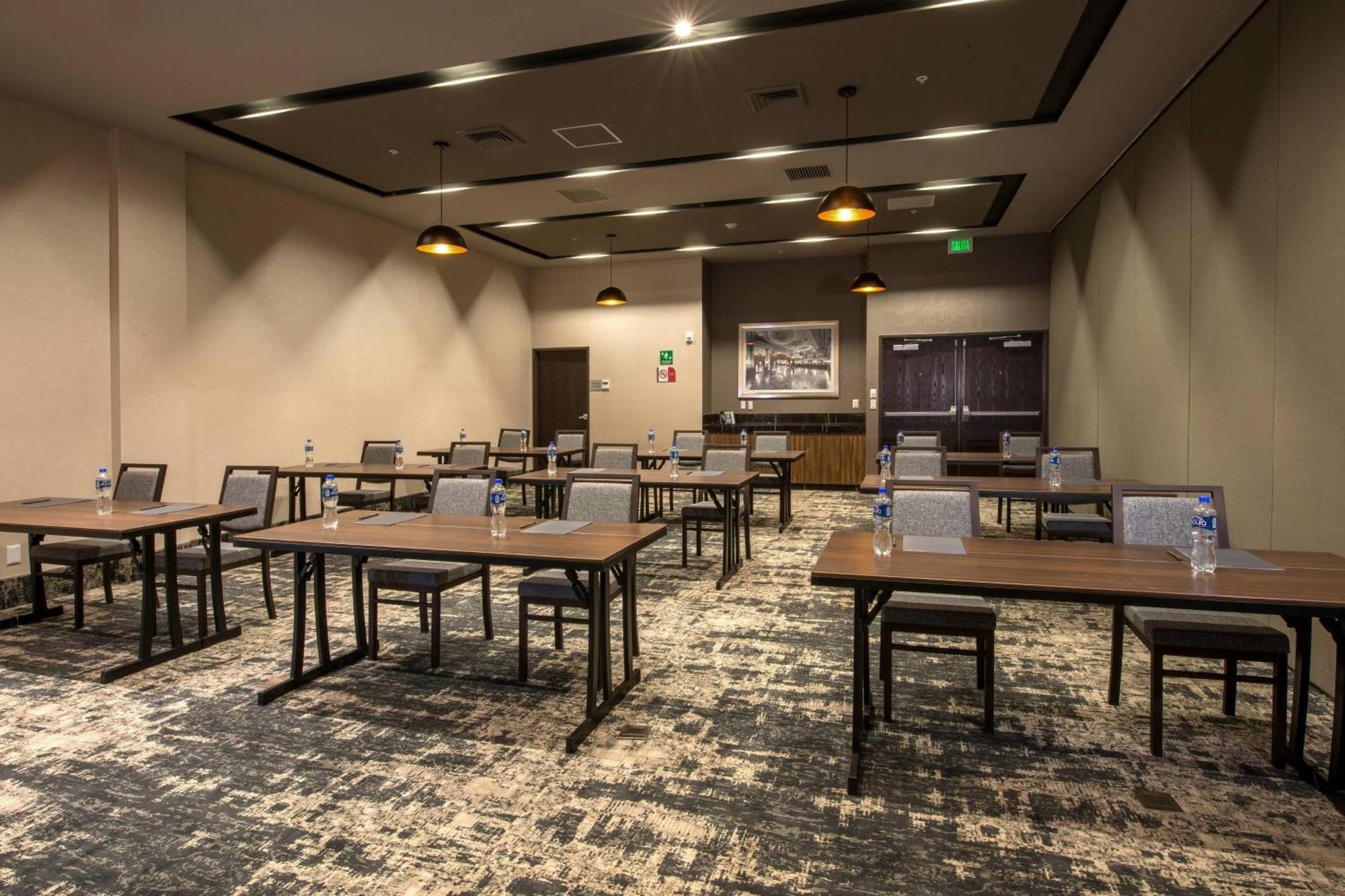 Courtyard By Marriott San Luis Potosi, Los Lagos Buitenkant foto