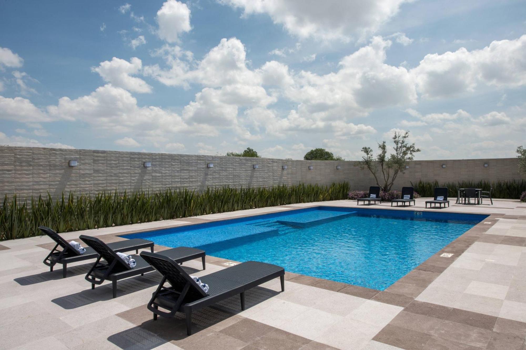 Courtyard By Marriott San Luis Potosi, Los Lagos Buitenkant foto