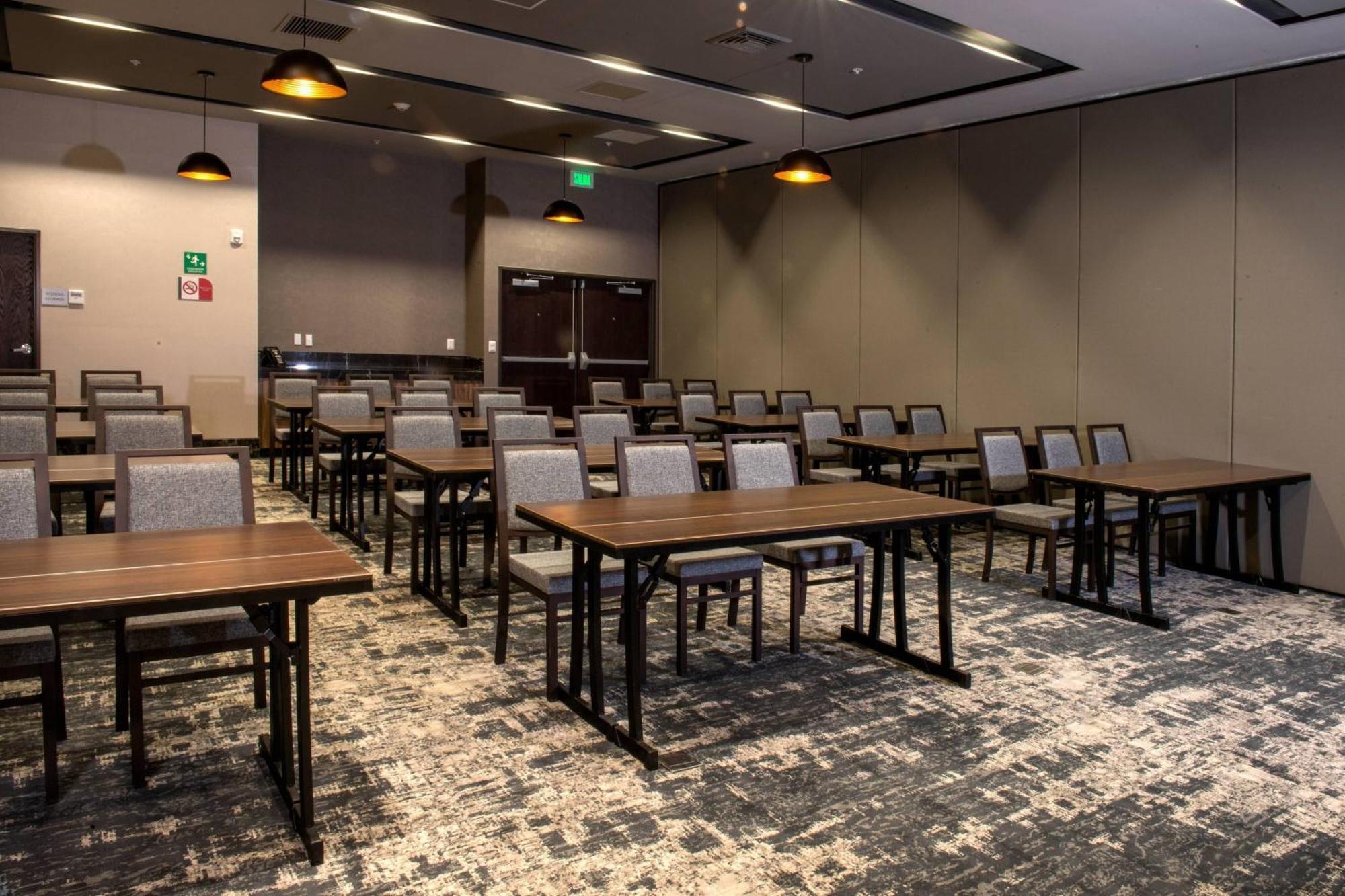 Courtyard By Marriott San Luis Potosi, Los Lagos Buitenkant foto