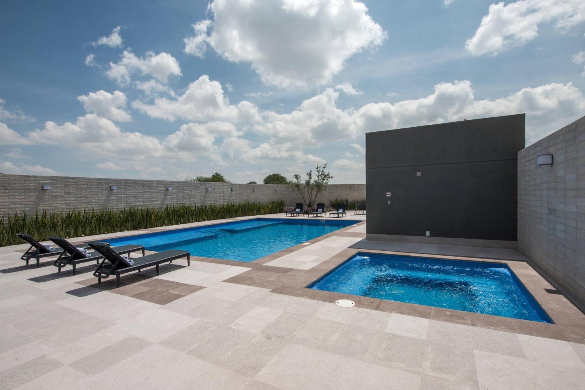 Courtyard By Marriott San Luis Potosi, Los Lagos Buitenkant foto