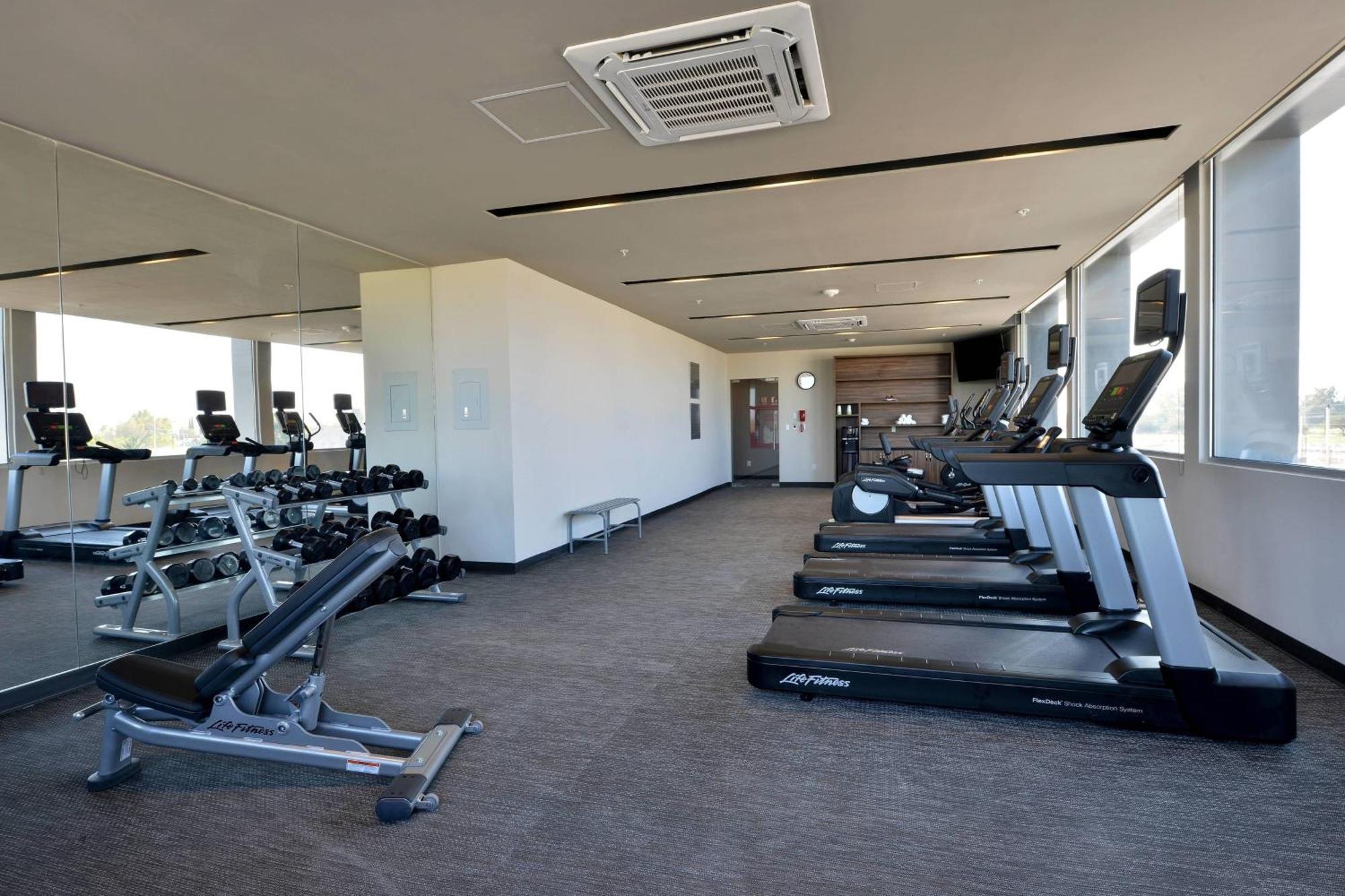 Courtyard By Marriott San Luis Potosi, Los Lagos Buitenkant foto