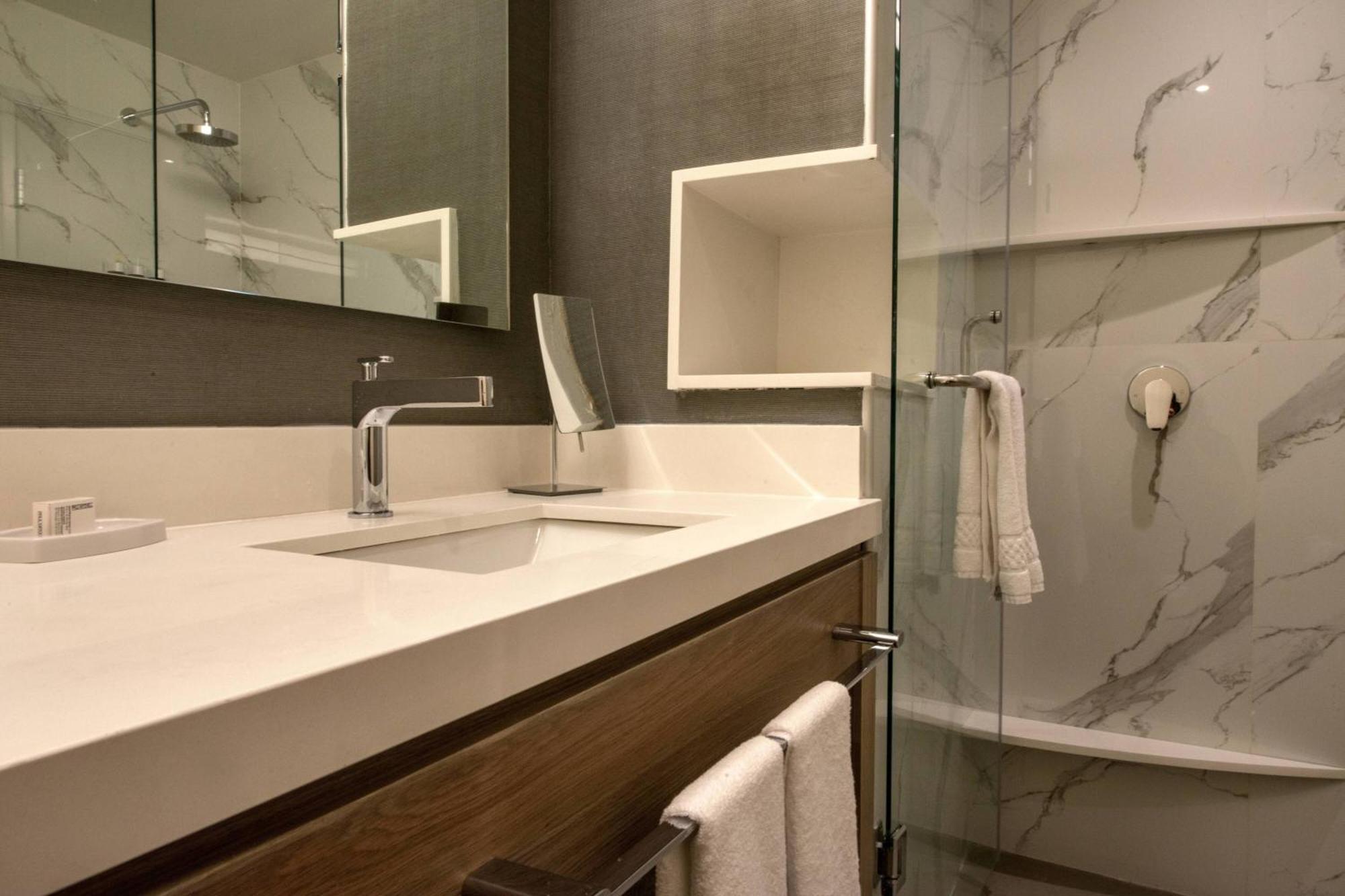 Courtyard By Marriott San Luis Potosi, Los Lagos Buitenkant foto