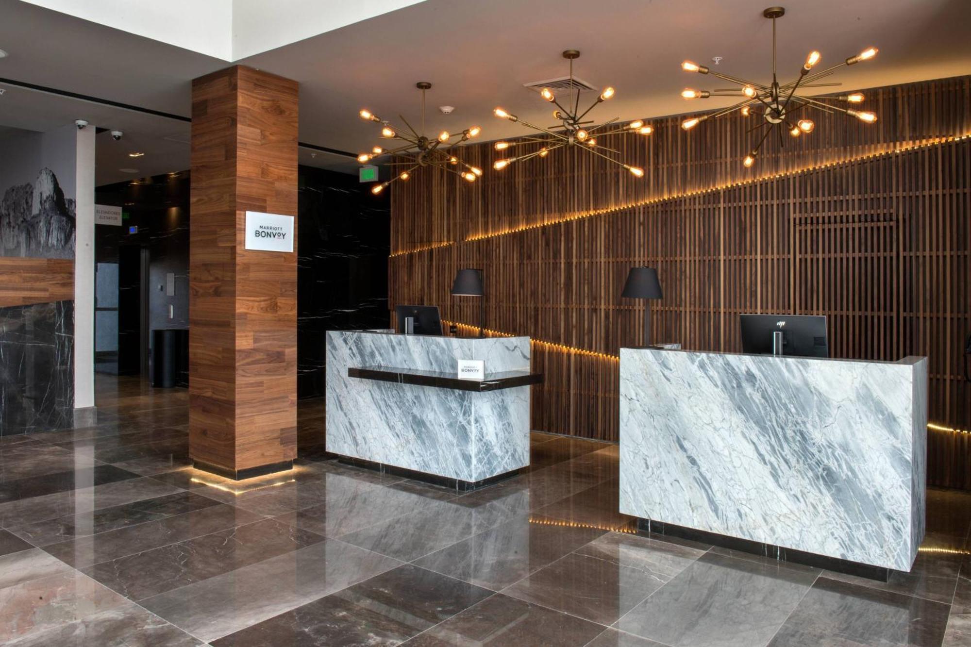 Courtyard By Marriott San Luis Potosi, Los Lagos Buitenkant foto