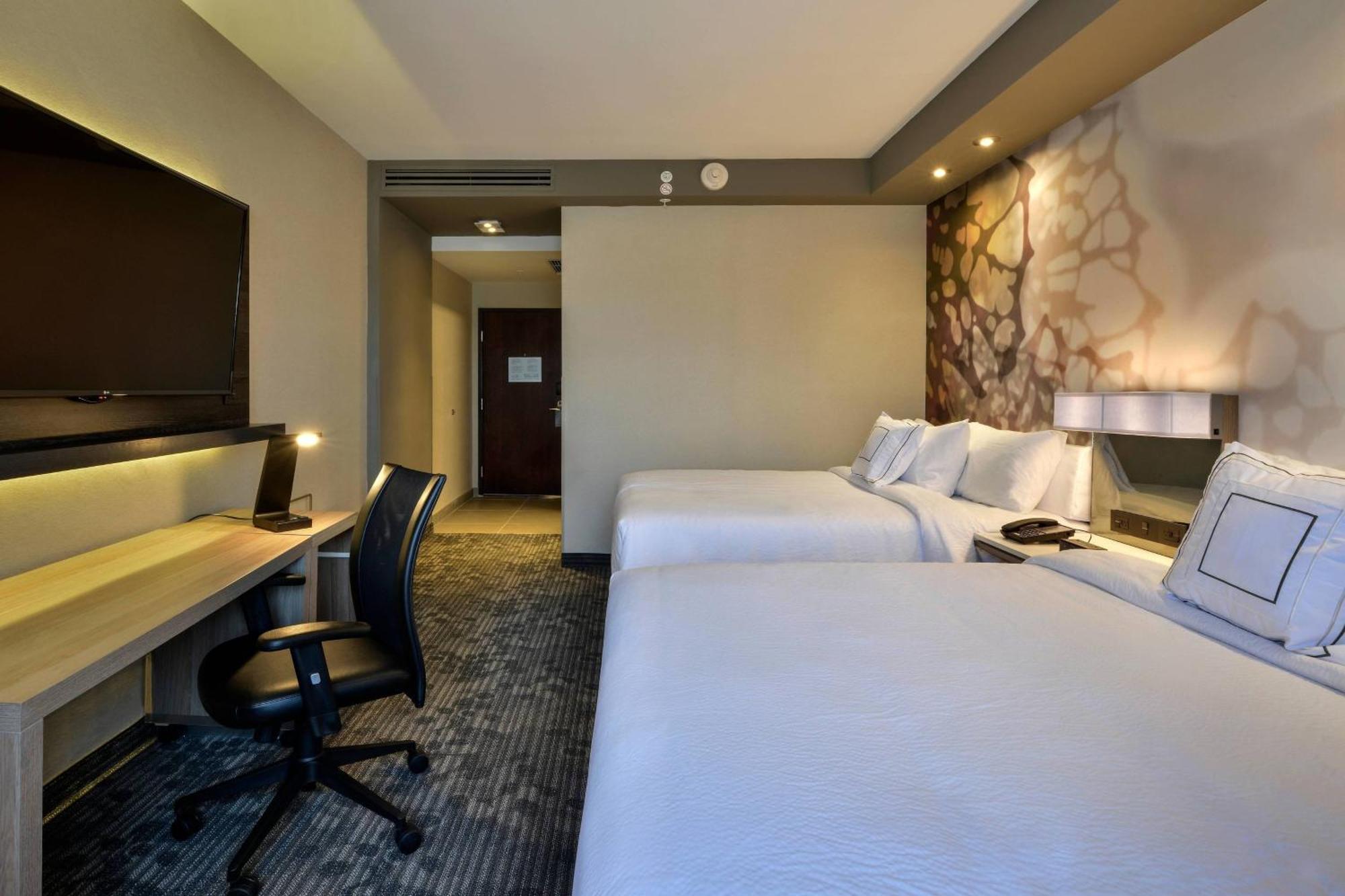 Courtyard By Marriott San Luis Potosi, Los Lagos Buitenkant foto
