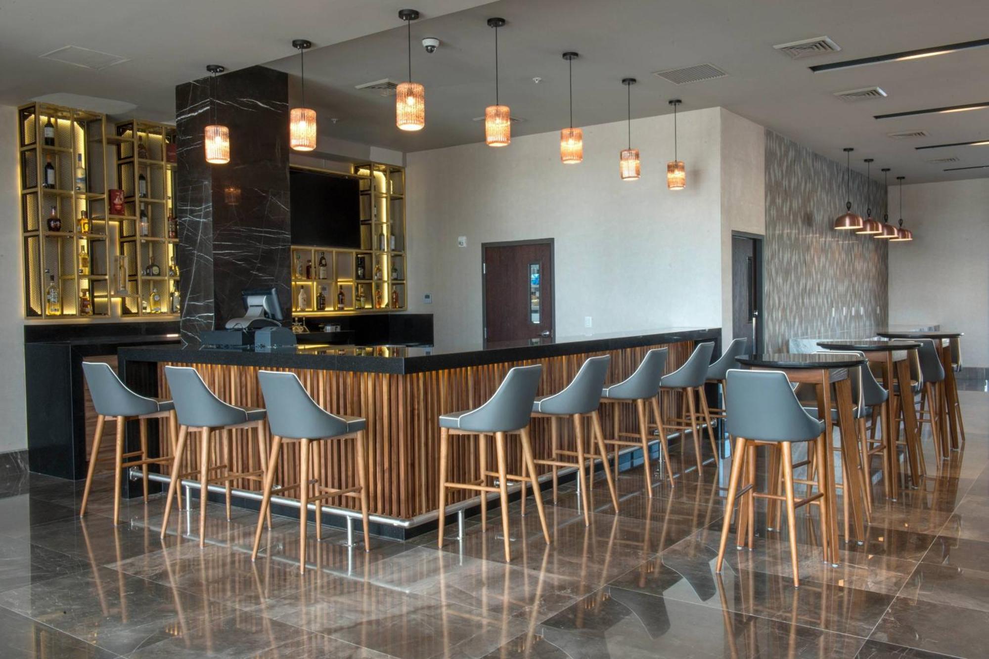 Courtyard By Marriott San Luis Potosi, Los Lagos Buitenkant foto
