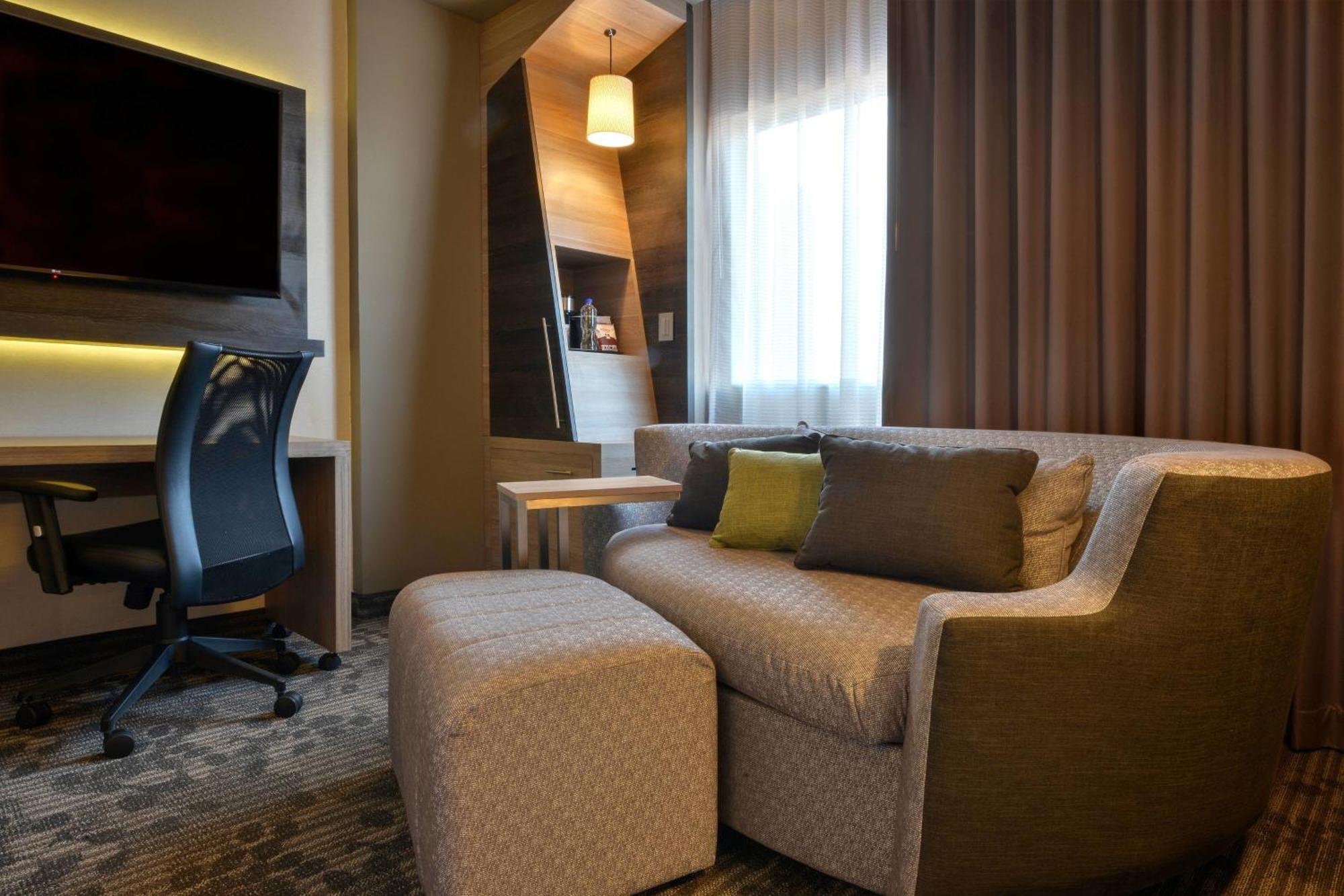Courtyard By Marriott San Luis Potosi, Los Lagos Buitenkant foto