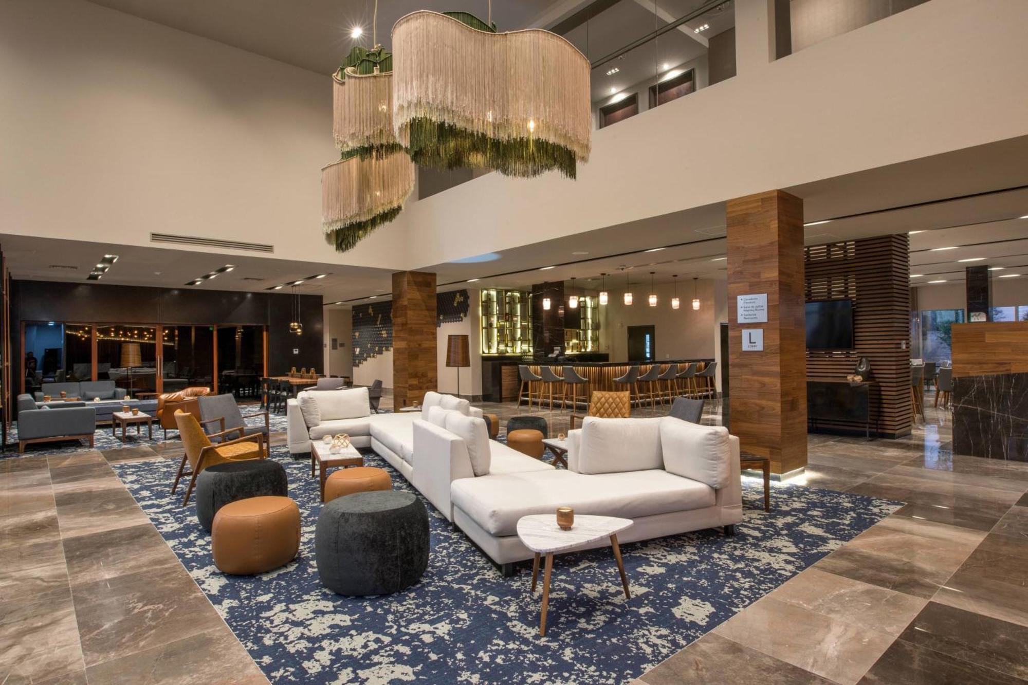Courtyard By Marriott San Luis Potosi, Los Lagos Buitenkant foto